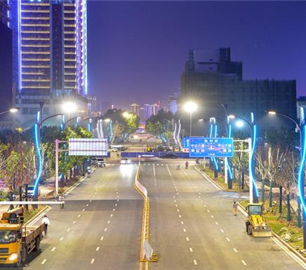 武汉第一批智慧路灯，“流光”亮相武汉核心区