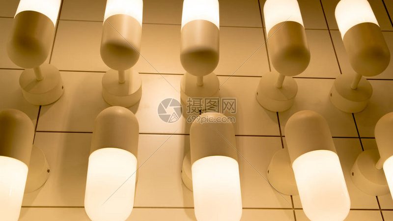 酒店走廊灯带设计注意事项：光效与安全兼顾的艺术